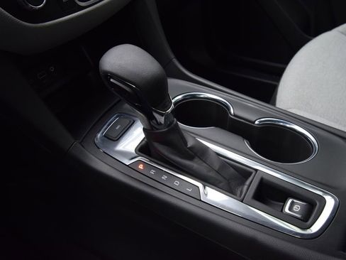 Used 2023 Chevrolet Equinox LS image 25