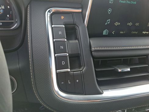 Used 2024 Chevrolet Suburban Premier w/ Premium Package image 16