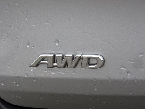 Used 2024 Toyota Sienna LE AWD/4WD image 9