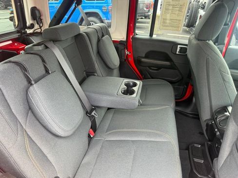 Used 2025 Jeep Wrangler Unlimited Sahara w/ Safety Group AWD/4WD image 57