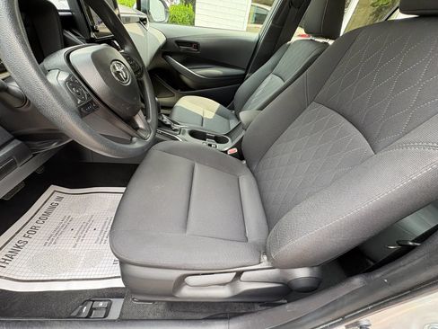 Used 2025 Toyota Corolla LE FWD image 26