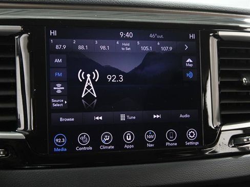 Used 2019 Chrysler Pacifica Touring-L w/ Advanced Safetytec Group image 10