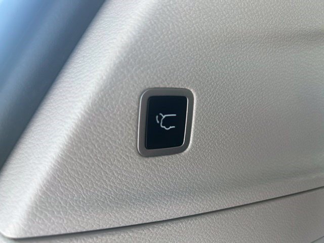 Used 2023 Chrysler Pacifica Limited FWD image 34