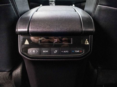 Used 2024 Toyota Highlander XLE image 26