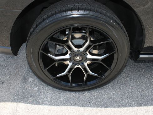 Used 2024 Ford Expedition Limited w/ Excursion Package AWD/4WD image 12