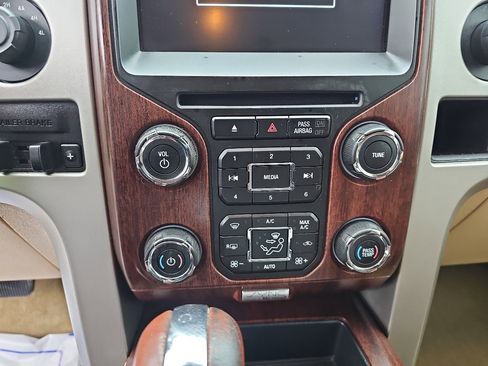 Used 2014 Ford F150 King Ranch w/ King Ranch Luxury Package image 12