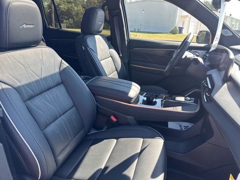 Certified 2025 Buick Enclave Avenir w/ Super Cruise Package image 35