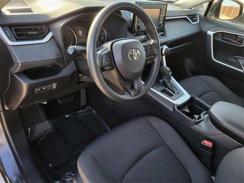Used 2019 Toyota RAV4 LE w/ Carpet Mat Package image 17