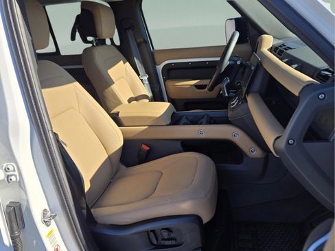 Used 2026 Land Rover Defender 110 X-Dynamic SE image 11