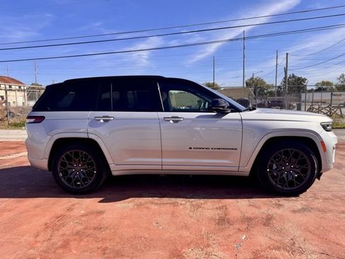 New 2025 Jeep Grand Cherokee Summit image 4