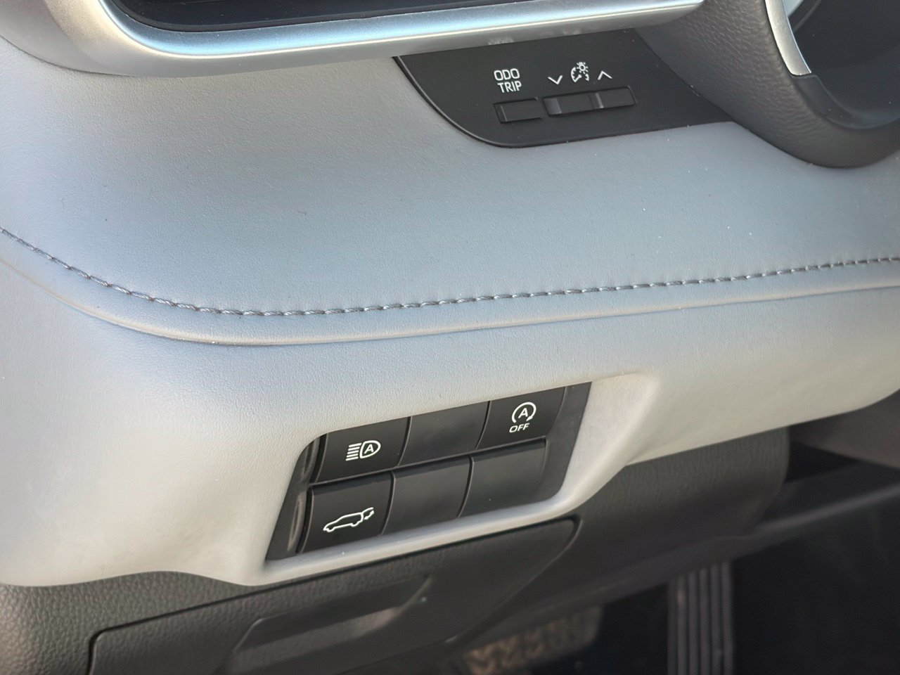 Used 2025 Toyota Highlander XLE FWD image 9