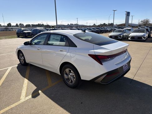 New 2026 Hyundai Elantra SE w/ Cargo Package image 4