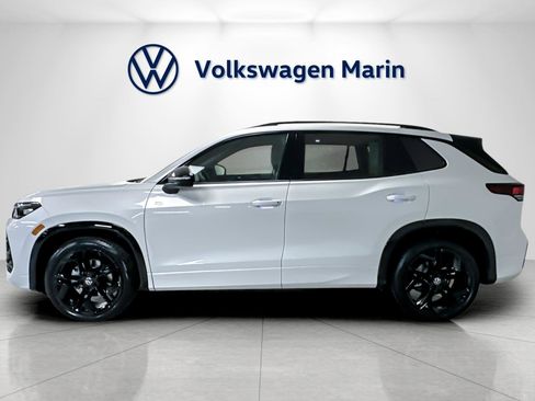 New 2026 Volkswagen Tiguan SE R-Line image 2