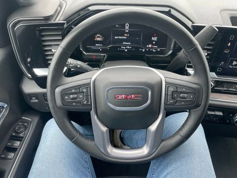 Used 2025 GMC Sierra 1500 SLT image 25