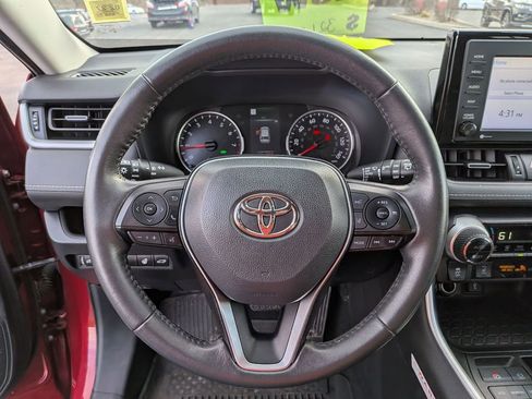 Used 2022 Toyota RAV4 XLE Premium image 17