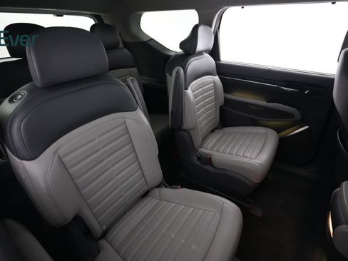 Used 2024 Kia EV9 Land AWD/4WD image 5