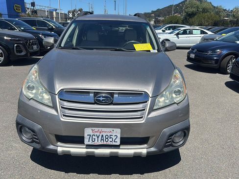 Used 2014 Subaru Outback 2.5i Limited AWD/4WD image 3