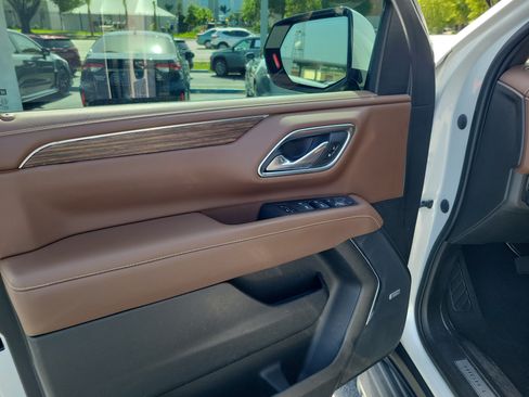 Used 2021 Chevrolet Tahoe High Country RWD image 17