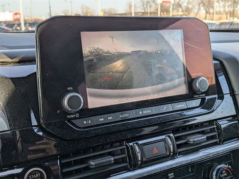 Used 2022 Nissan Pathfinder SV image 14