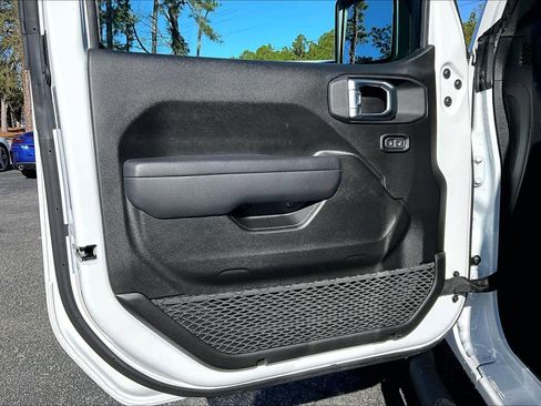 Used 2025 Jeep Wrangler Sport image 20