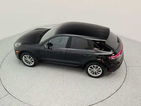 Used 2023 Porsche Macan AWD/4WD image 30