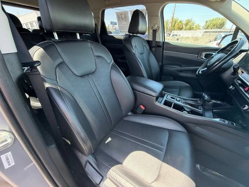 Used 2024 Kia Sorento S FWD image 39