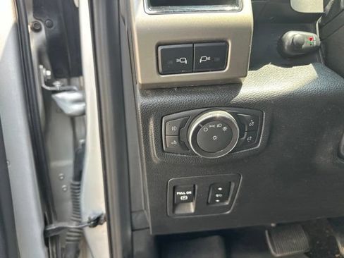 Used 2019 Ford F150 Lariat w/ Equipment Group 502A Luxury AWD/4WD image 20