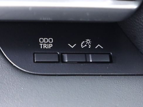 Used 2021 Toyota Highlander LE image 11