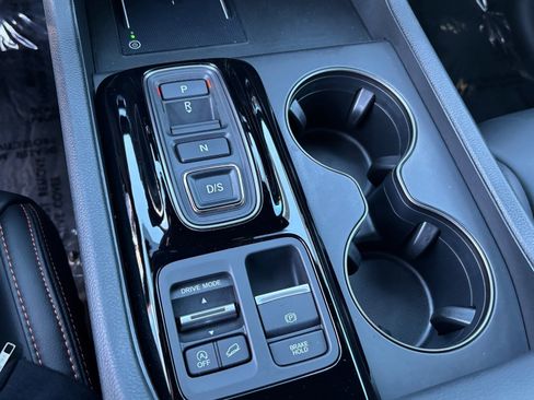 Used 2025 Honda Pilot TrailSport image 27