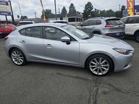 Used 2017 MAZDA MAZDA3 Touring FWD image 6