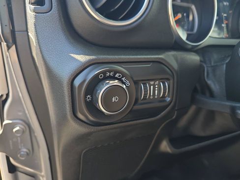 Used 2019 Jeep Wrangler Unlimited Sahara w/ Quick Order Package 24M Moab AWD/4WD image 23