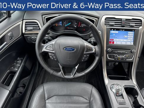 Used 2017 Ford Fusion SE w/ Fusion SE Technology Package AWD/4WD image 17