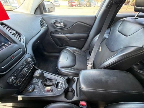 Used 2019 Jeep Cherokee Latitude Plus w/ Cold Weather Group AWD/4WD image 25