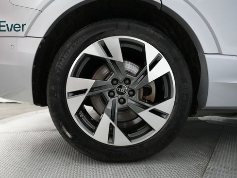Used 2022 Audi e-tron Premium Plus image 19