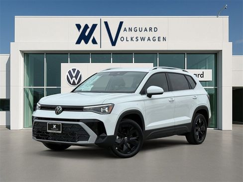 New 2026 Volkswagen Taos SE image 1