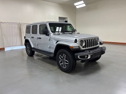 Used 2024 Jeep Wrangler Unlimited Sahara AWD/4WD image 2