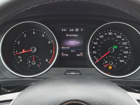 Used 2018 Volkswagen Tiguan SEL FWD image 32