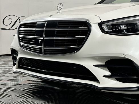 Used 2022 Mercedes-Benz S 580 4MATIC Sedan w/ AMG Line Package image 33