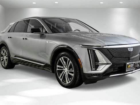 Used 2024 Cadillac Lyriq Luxury w/ LPO, Floor Liner Package image 8