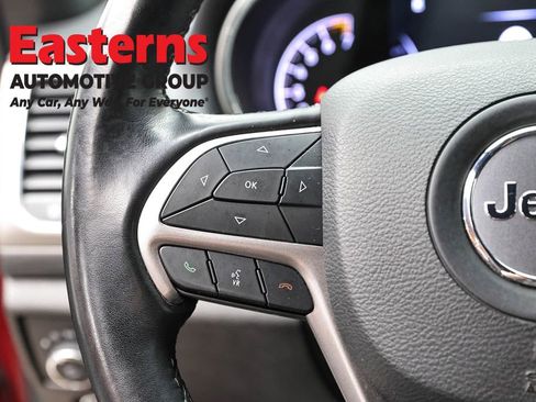 Used 2021 Jeep Grand Cherokee Laredo w/ Security & Convenience Group AWD/4WD image 15