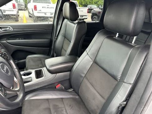 Used 2019 Jeep Grand Cherokee Altitude AWD/4WD image 4