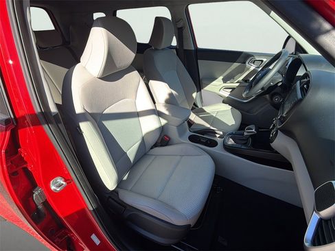 Used 2020 Kia Soul LX image 8