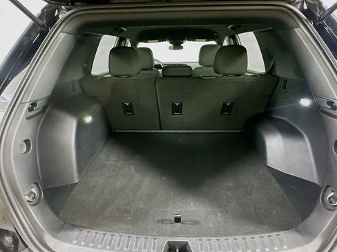 Used 2025 GMC Terrain Elevation image 28