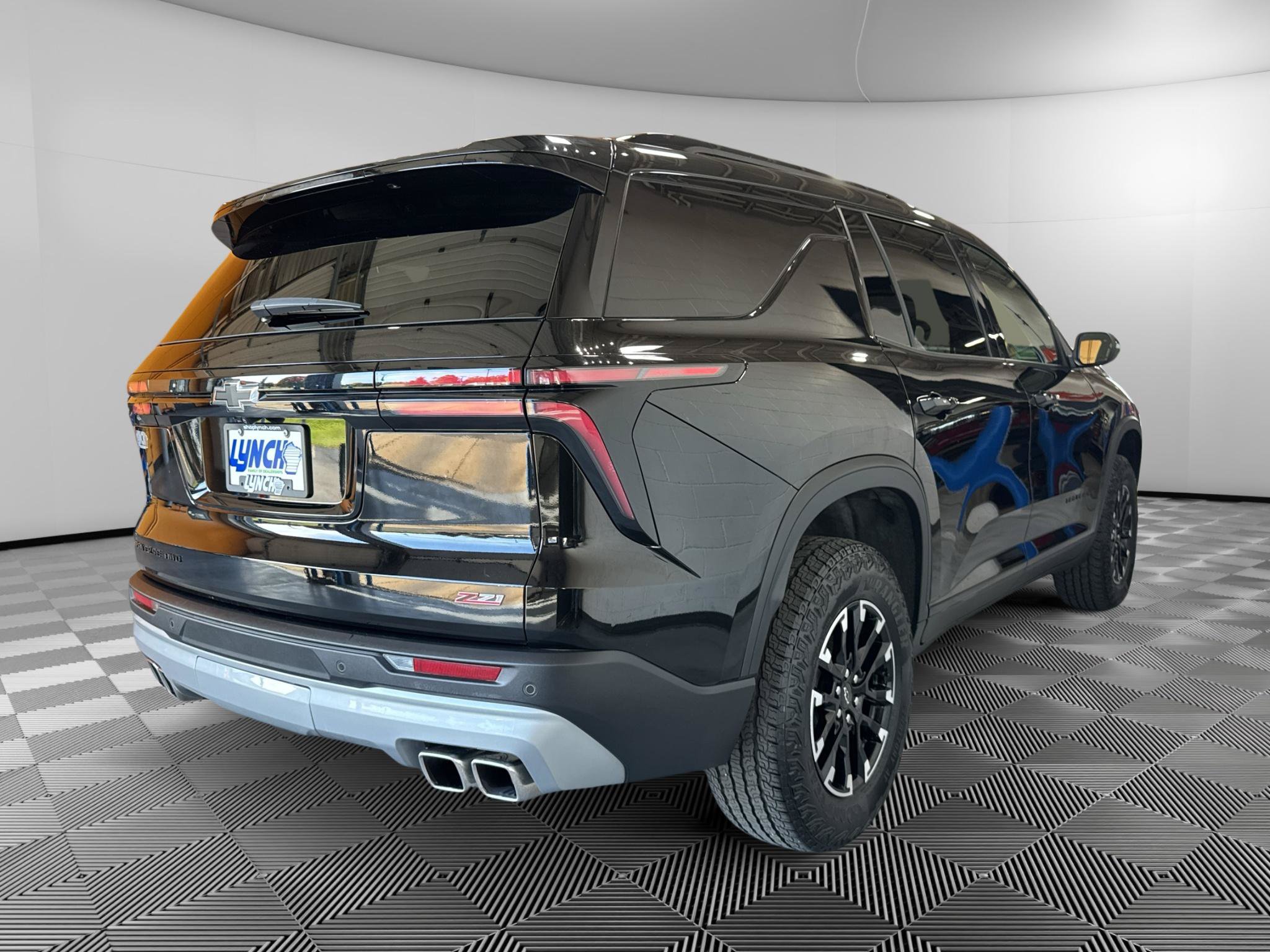Used 2025 Chevrolet Traverse Z71 w/ LPO, Floor Liner Package AWD/4WD image 5