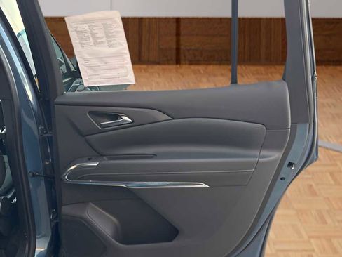 Used 2025 Chevrolet Traverse LT image 14