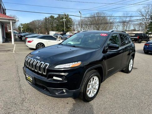 Used 2017 Jeep Cherokee Latitude w/ Comfort/Convenience Group image 1