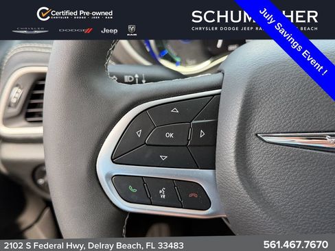 Used 2025 Chrysler Pacifica Select FWD image 26