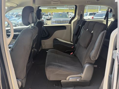 Used 2012 Chrysler Town & Country Touring w/ Entertainment Group #1 FWD image 30