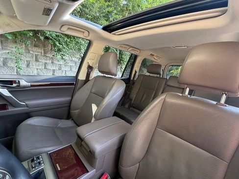 Used 2018 Lexus GX 460 Premium w/ Premium Package AWD/4WD image 17