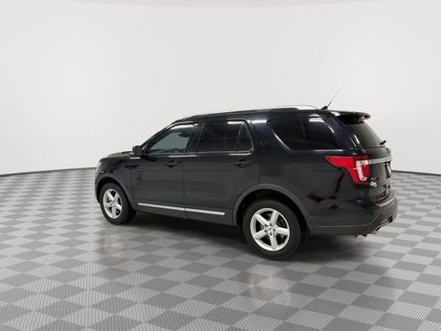 Used 2018 Ford Explorer XLT w/ Equipment Group 202A image 7